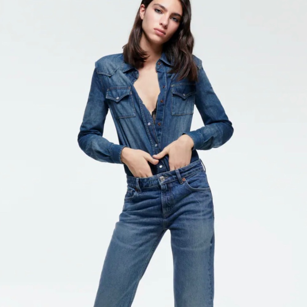 Zara - Mid Rise  Jeans-  Flared - Full length - Size 6 - NWT